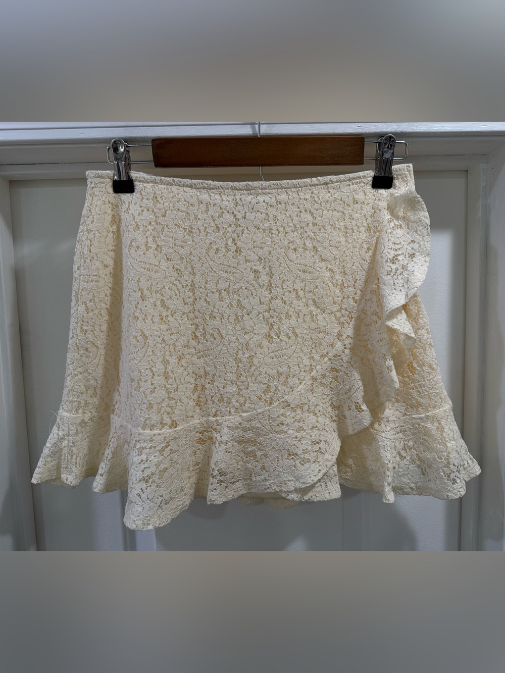 Francesca's Cream Ivory Lace Mini Skirt Size Small
